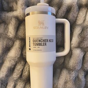 Stanley Quencher H2.0 Flowstate Tumbler (Cream, 40oz)